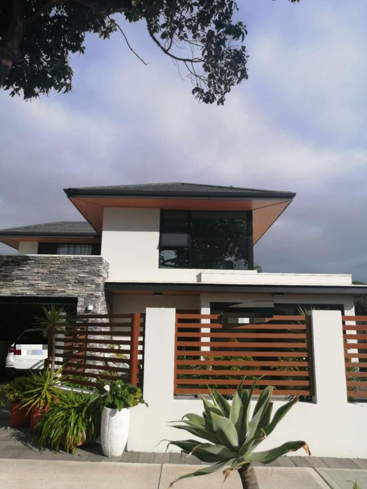 Private Entrance, Master Bedroom With Garden View Homestay